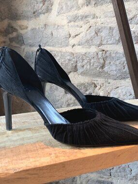Gucci Black Suede D'orsay Pointy Pumps